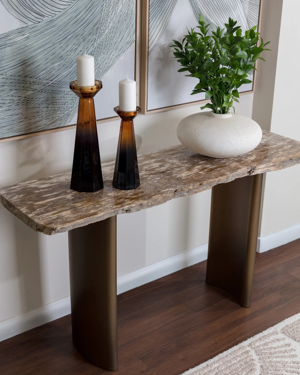 Eryne Vase