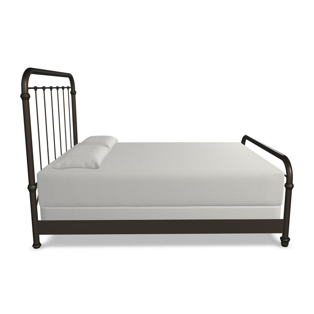 Queen / Weathered Bronze