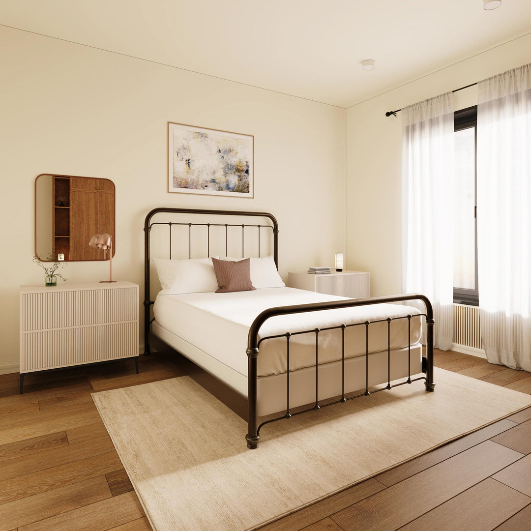 Queen / Weathered Bronze