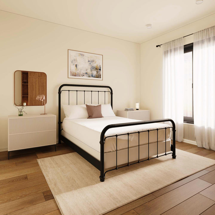 Queen / Weathered Iron