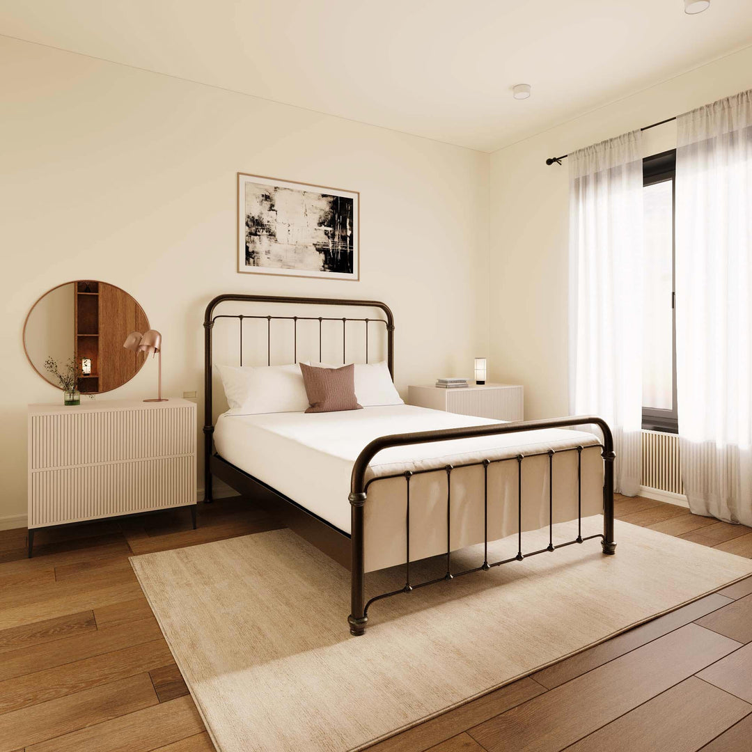 Queen / Weathered Bronze