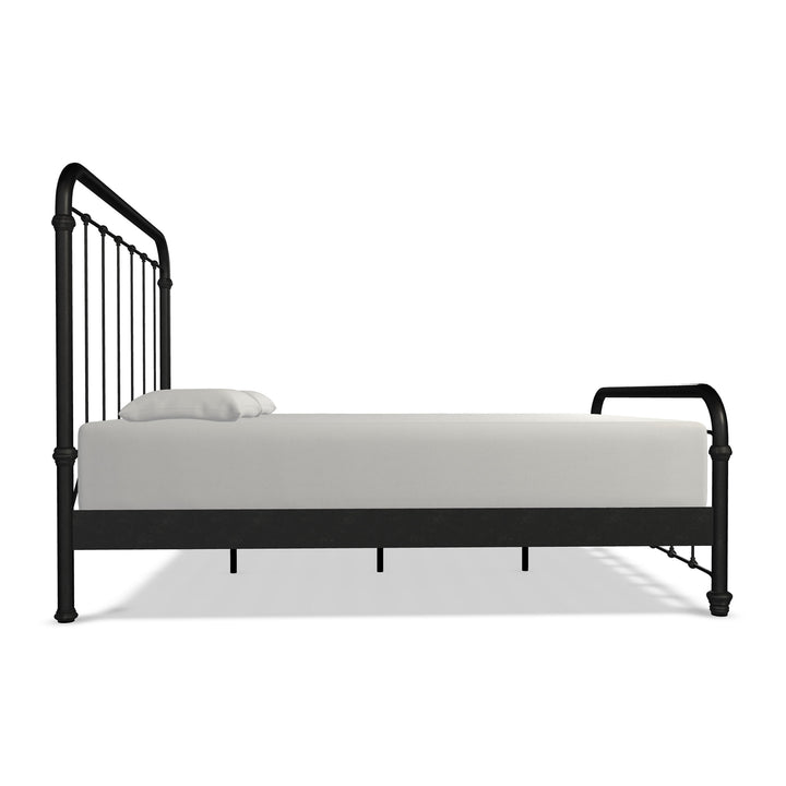 Queen / Weathered Iron