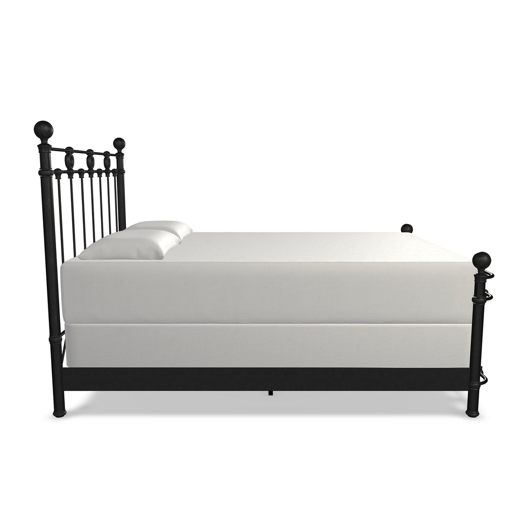 Queen / Weathered Iron