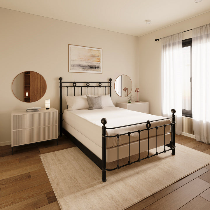 Queen / Weathered Iron