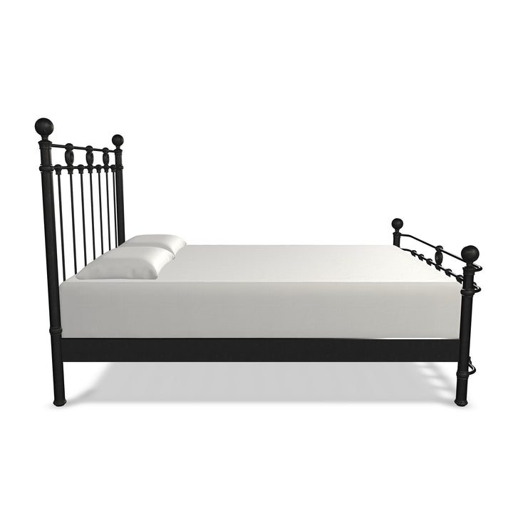 Queen / Weathered Iron