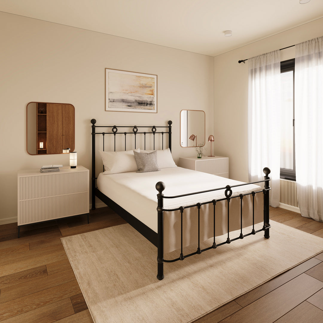 Queen / Weathered Iron