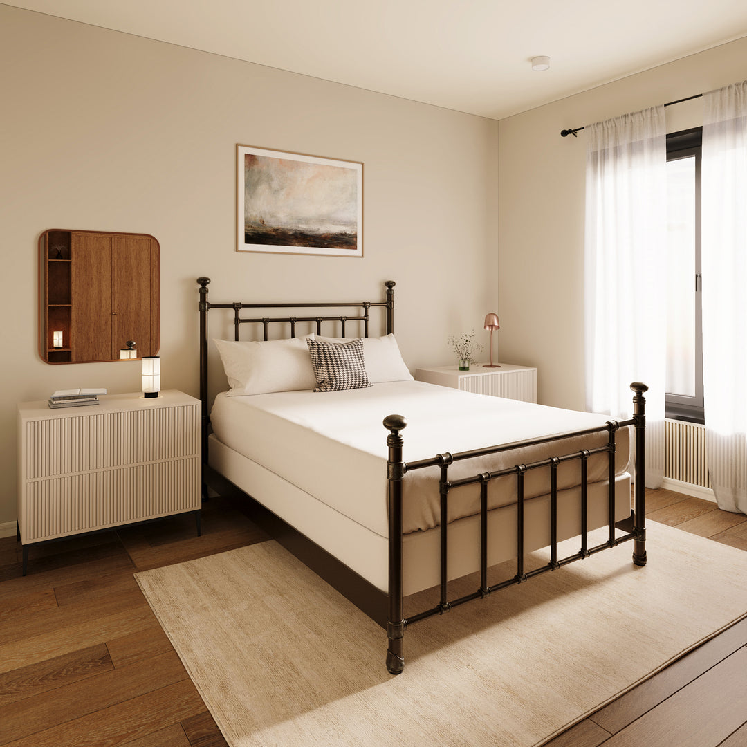 Queen / Weathered Bronze