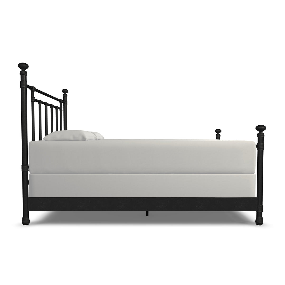 Queen / Weathered Iron