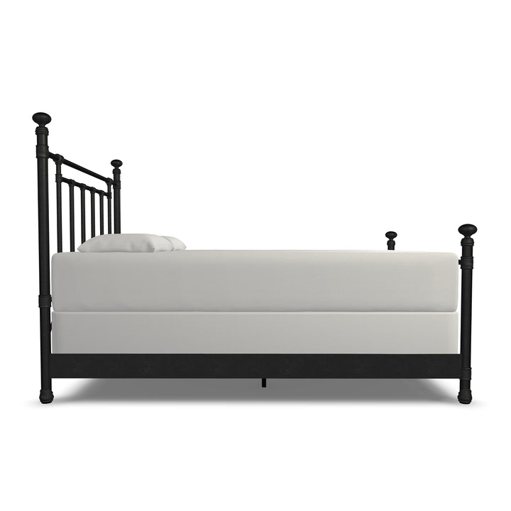 Queen / Weathered Iron