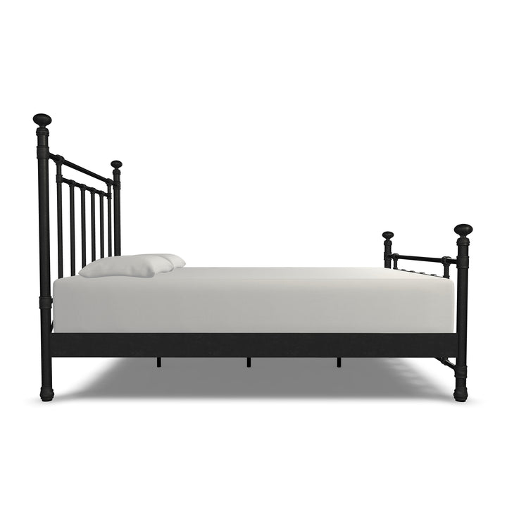 Queen / Weathered Iron