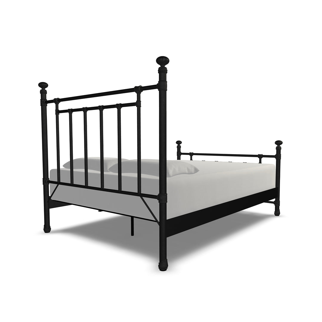 Queen / Weathered Iron