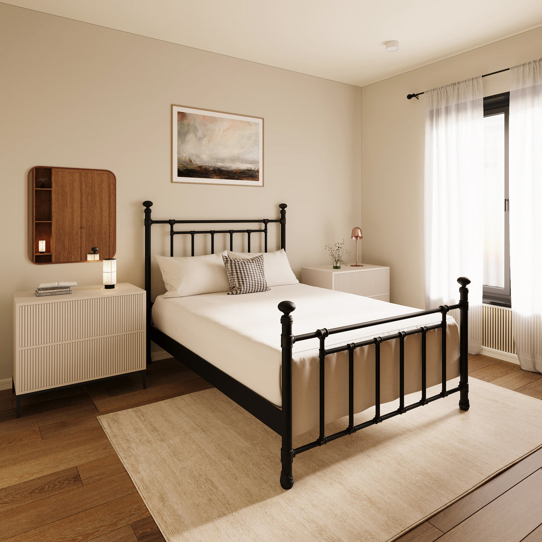 Queen / Weathered Iron