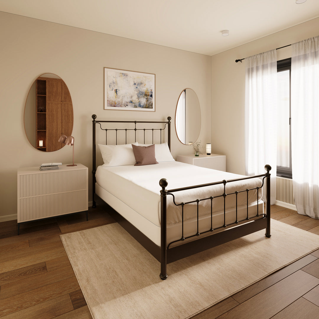 Queen / Weathered Bronze