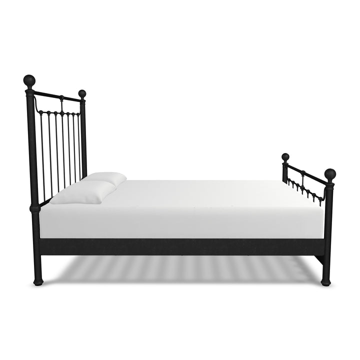 Queen / Weathered Iron