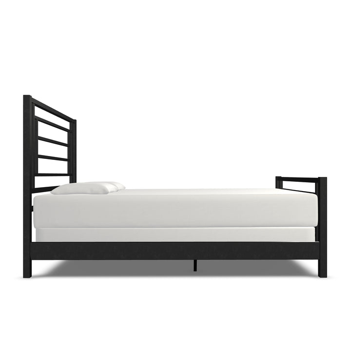 Queen / Weathered Iron