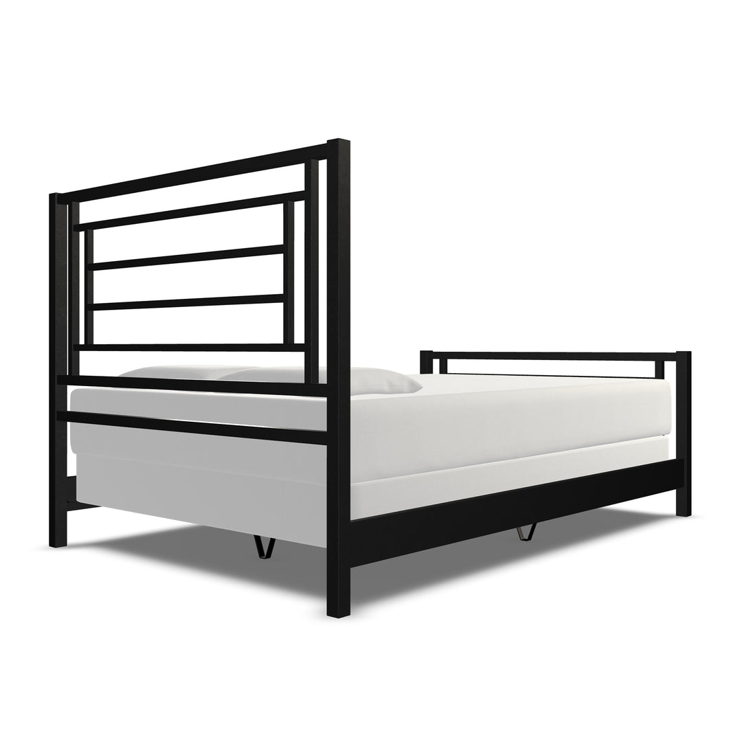 Queen / Weathered Iron