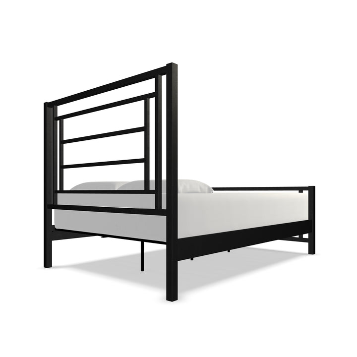 Queen / Weathered Iron