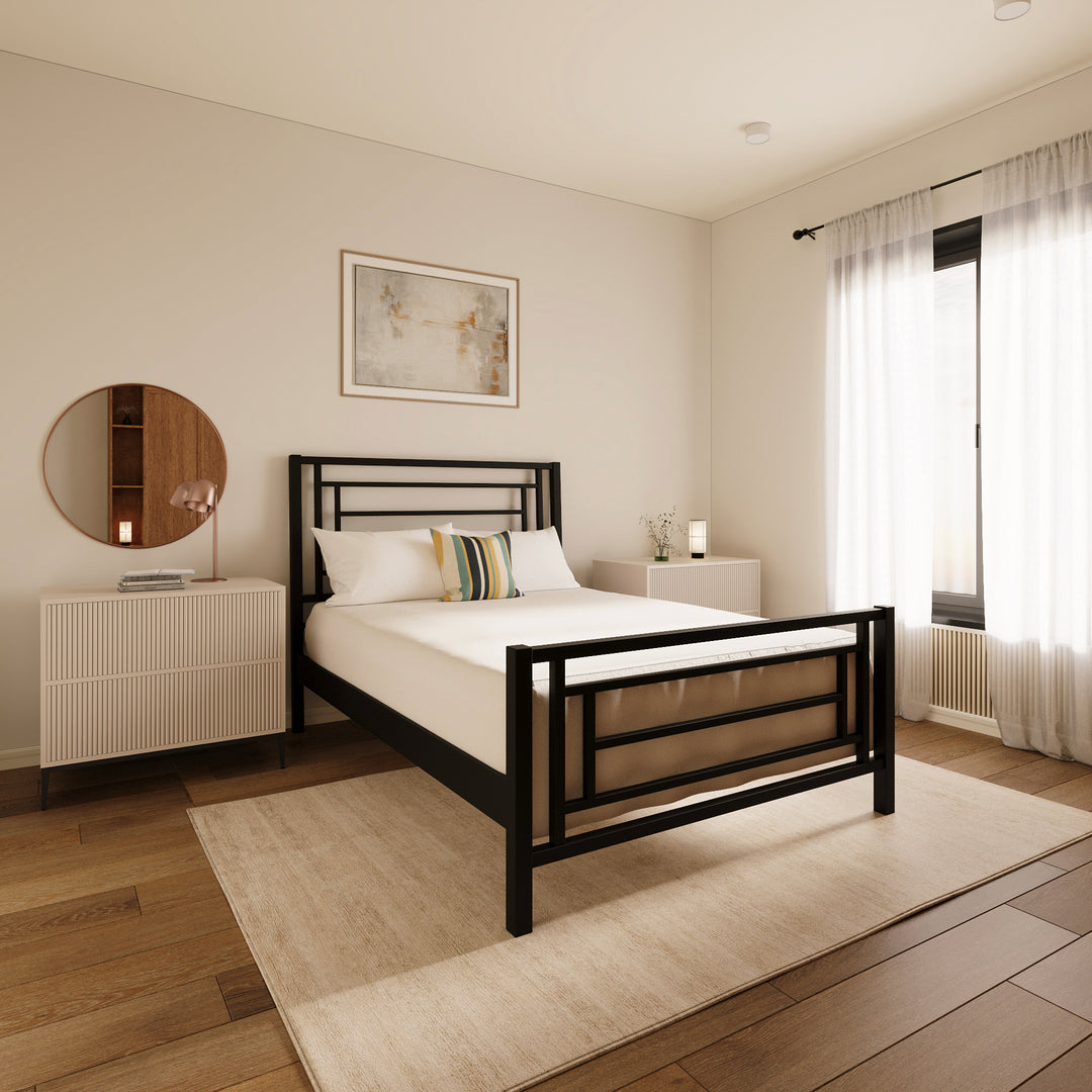 Queen / Weathered Iron