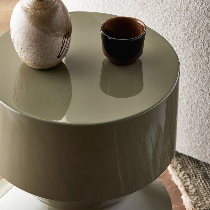 Moss Lacquered Concrete