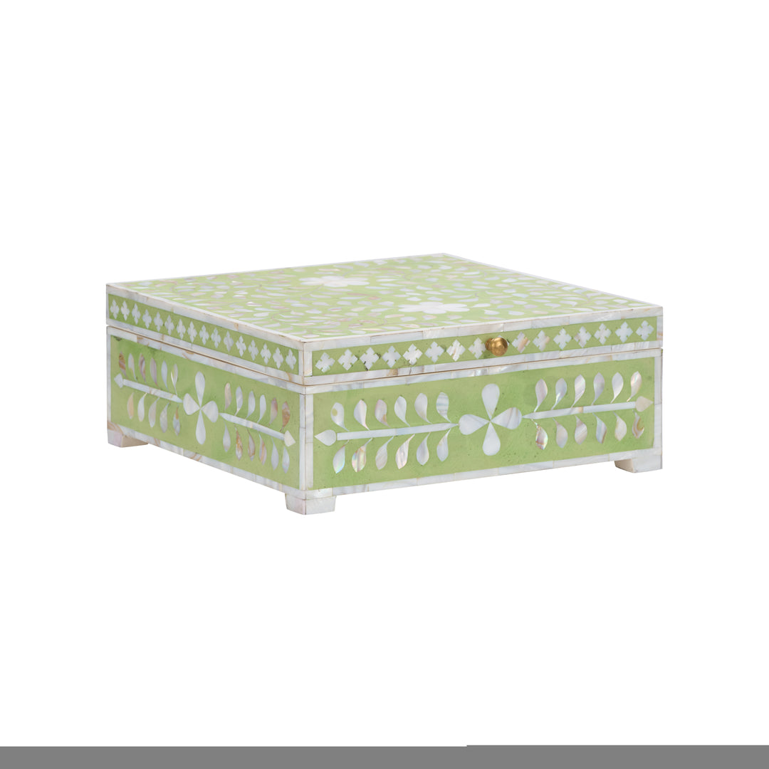 Green/White/Cream