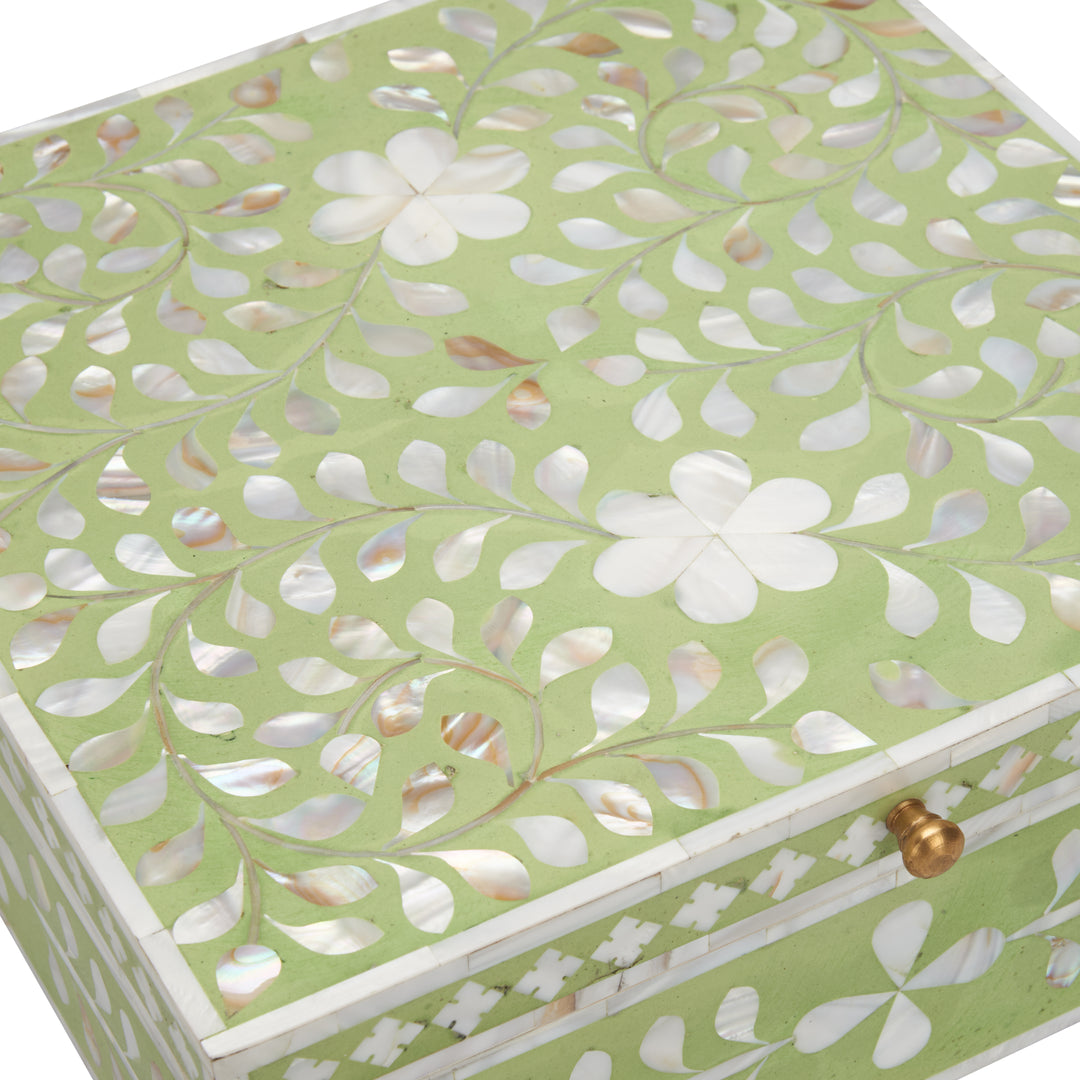 Green/White/Cream