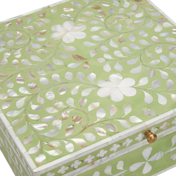Green/White/Cream