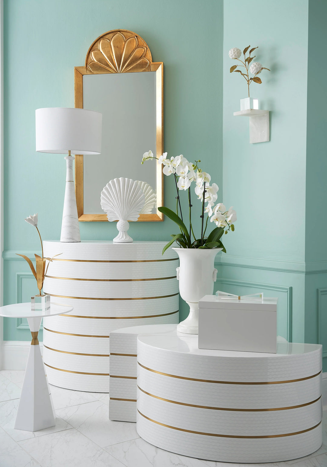 American Home Furniture Chelsea House Small Tulip On Stand