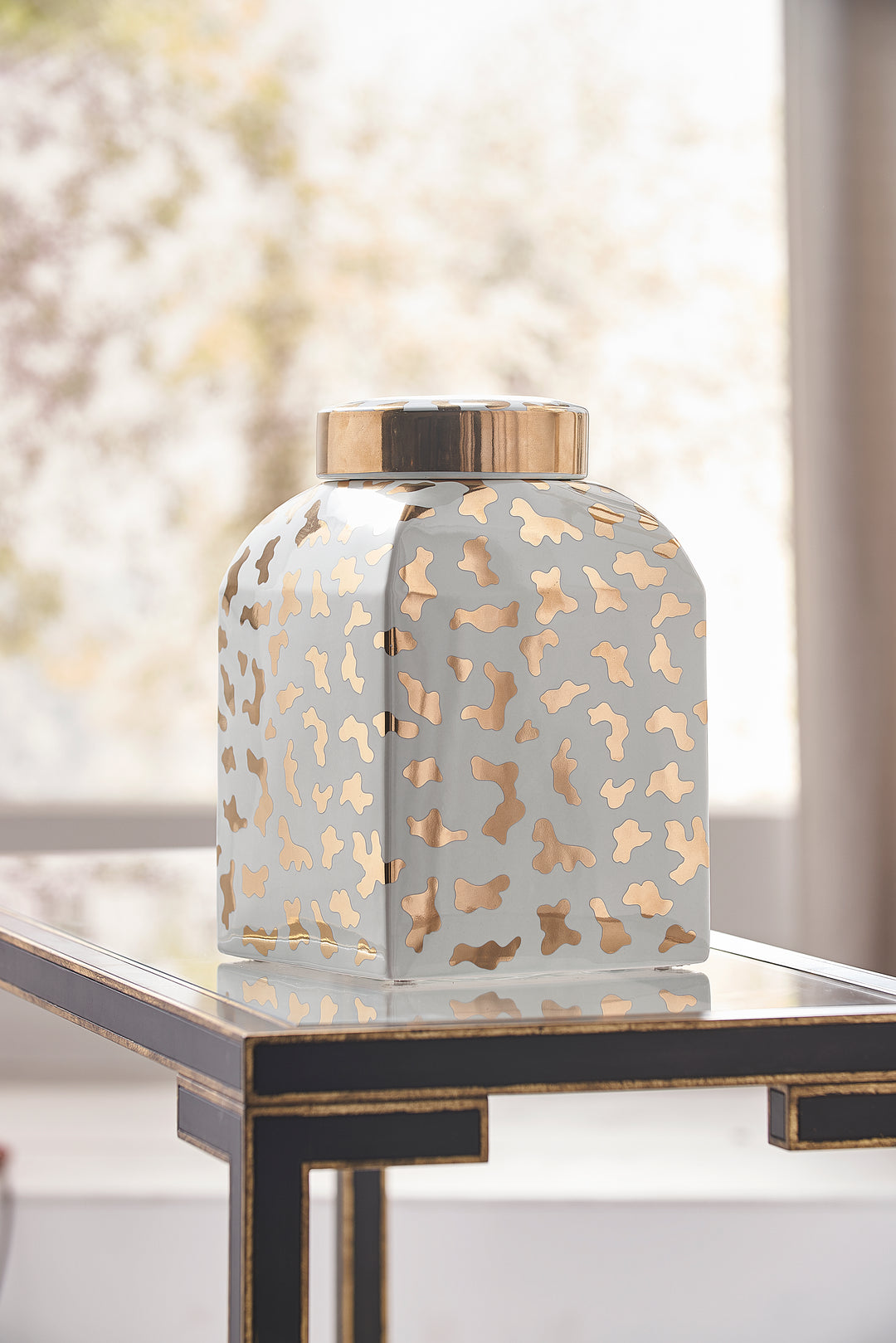 White Glaze/Metallic Gold