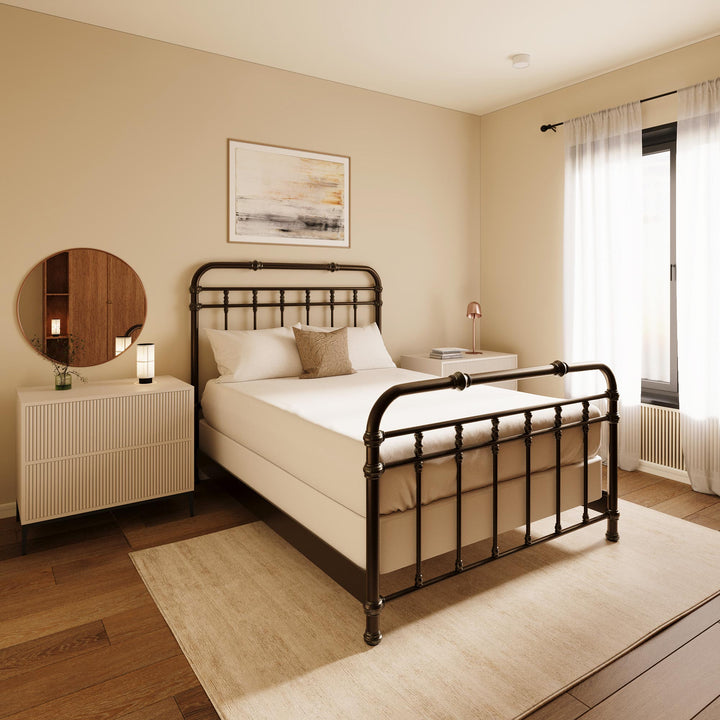 Queen / Weathered Bronze