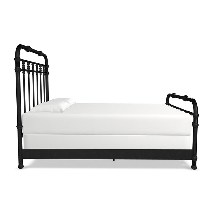 Queen / Weathered Iron