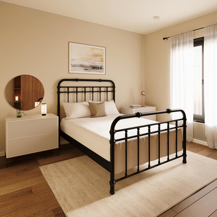 Queen / Weathered Iron