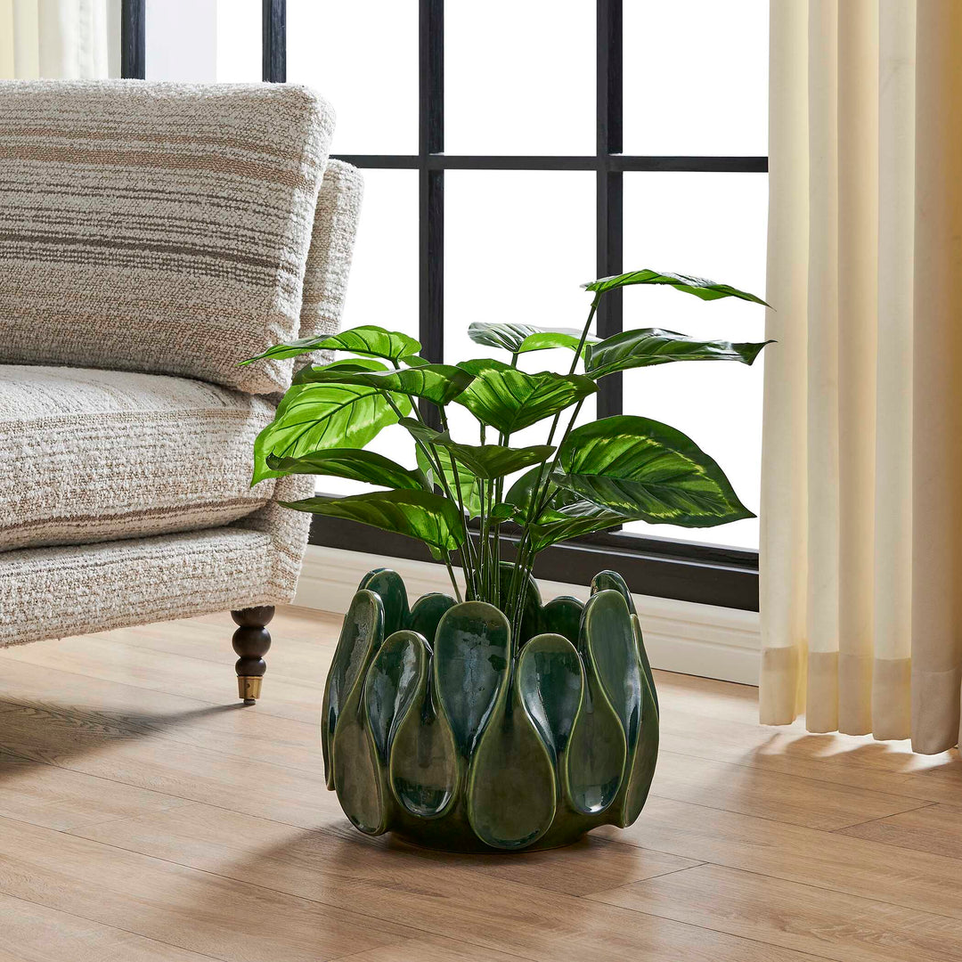 Petal Pinch Indoor-Outdoor Bowl