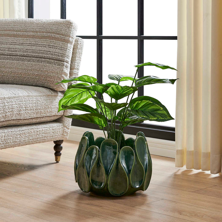 Petal Pinch Indoor-Outdoor Bowl