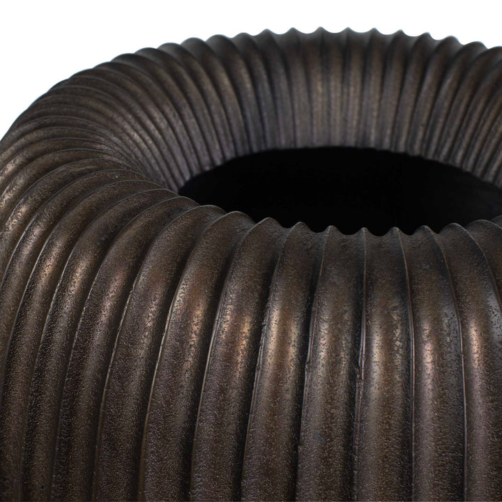 Vector Ridge Indoor-Outdoor Planter