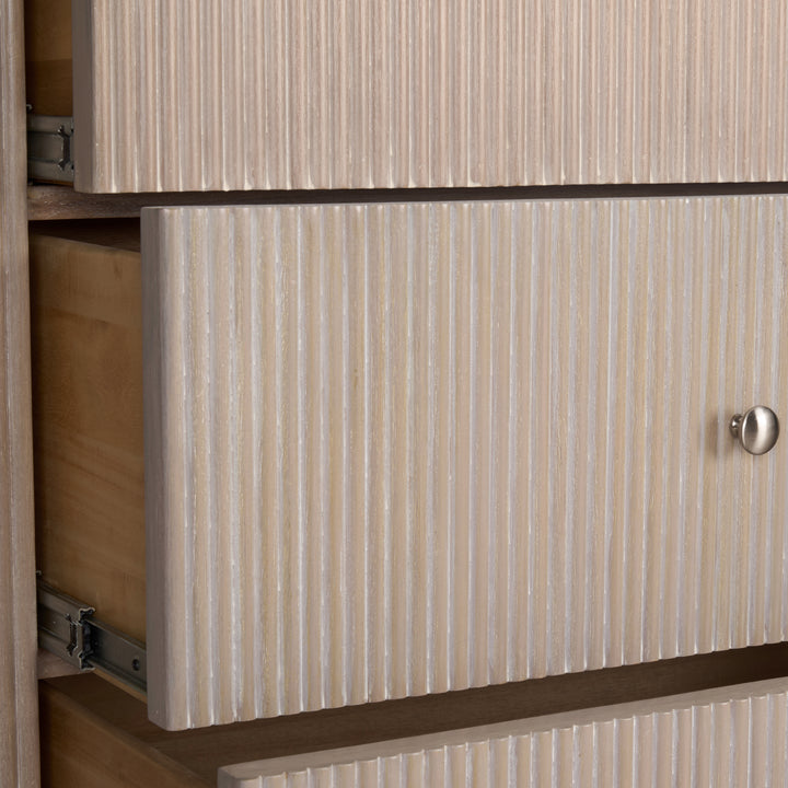 Daria Dresser - C10015