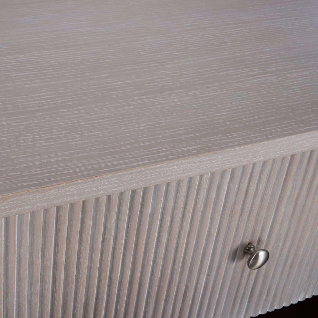 Daria Dresser - C10015