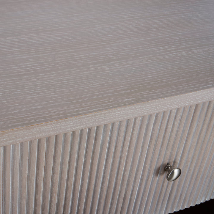 Daria Dresser - C10015