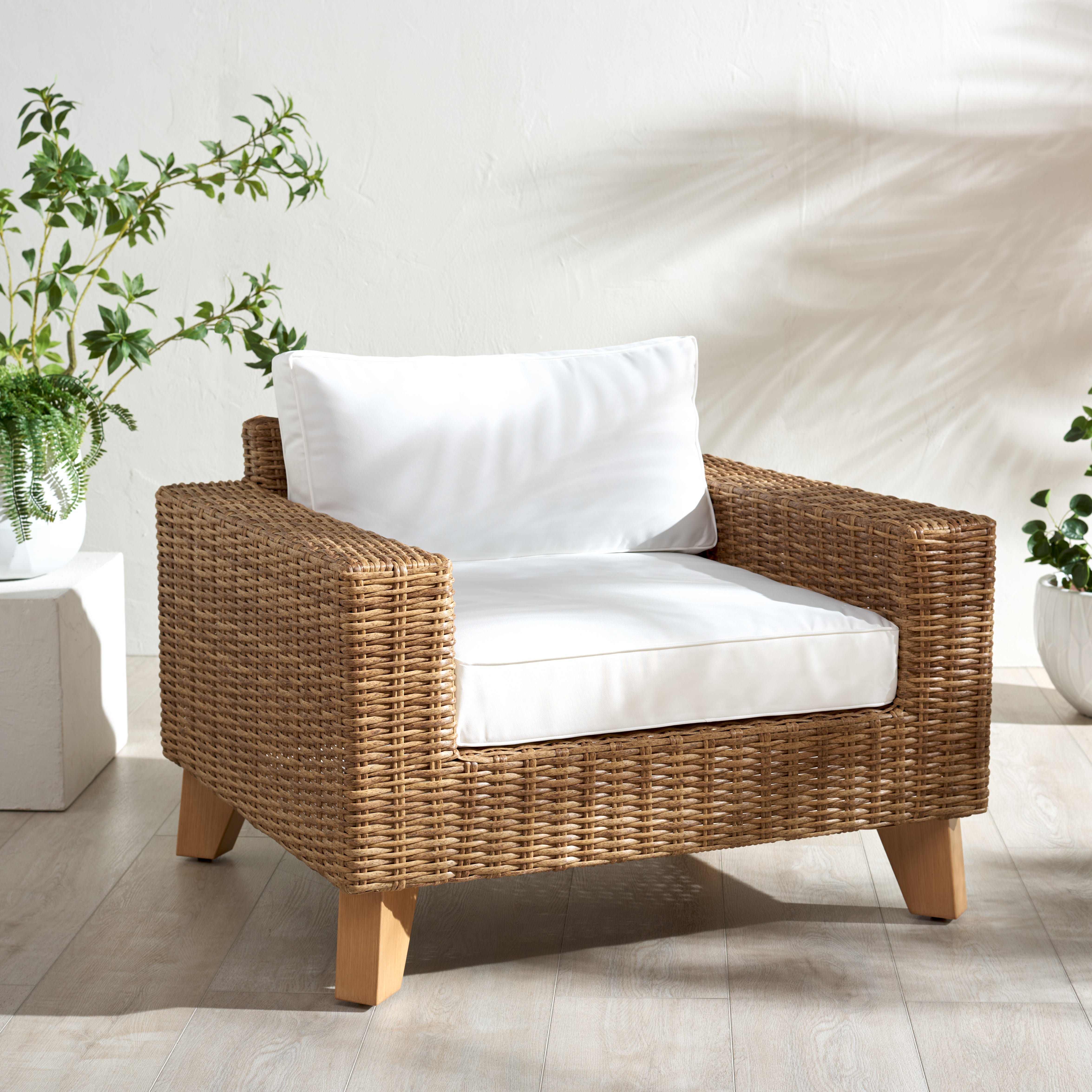Safavieh Couture Outdoor Margarita Wicker Patio Chair - Thumbnail 3