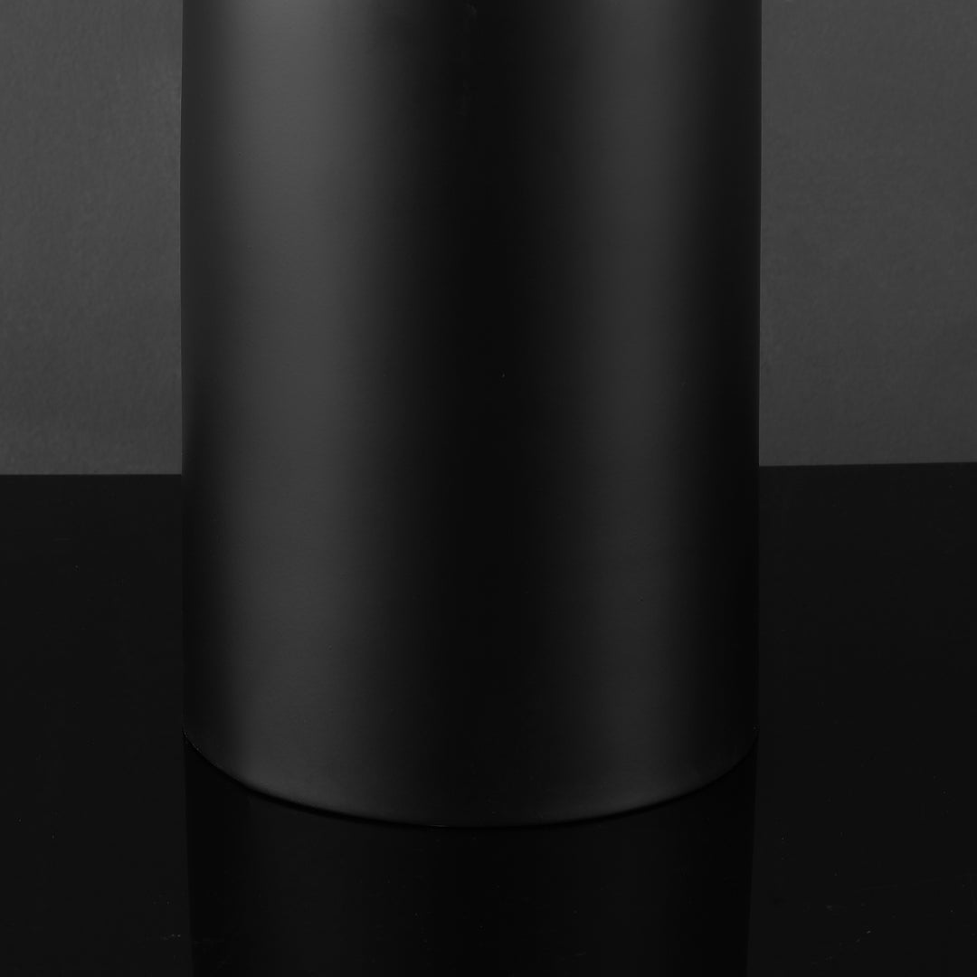 15"W x 15"D x 28.5"H / Black/White