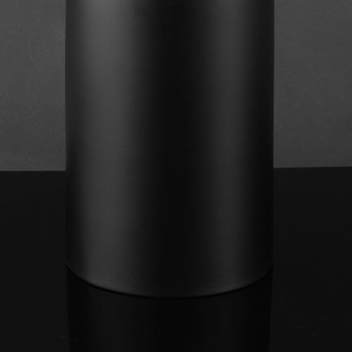 15"W x 15"D x 28.5"H / Black/White