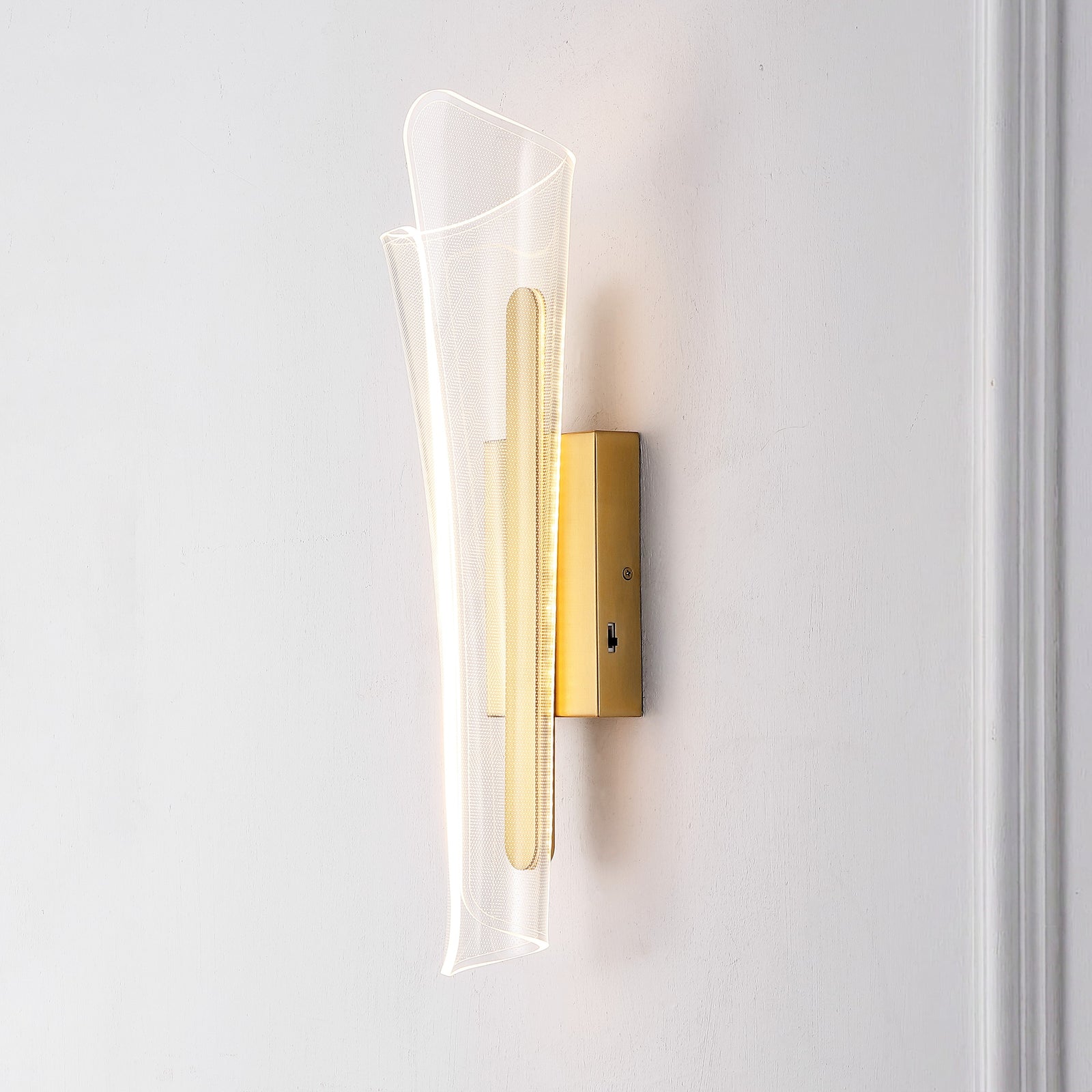 Safavieh Couture Fenric Acrylic Wall Sconce