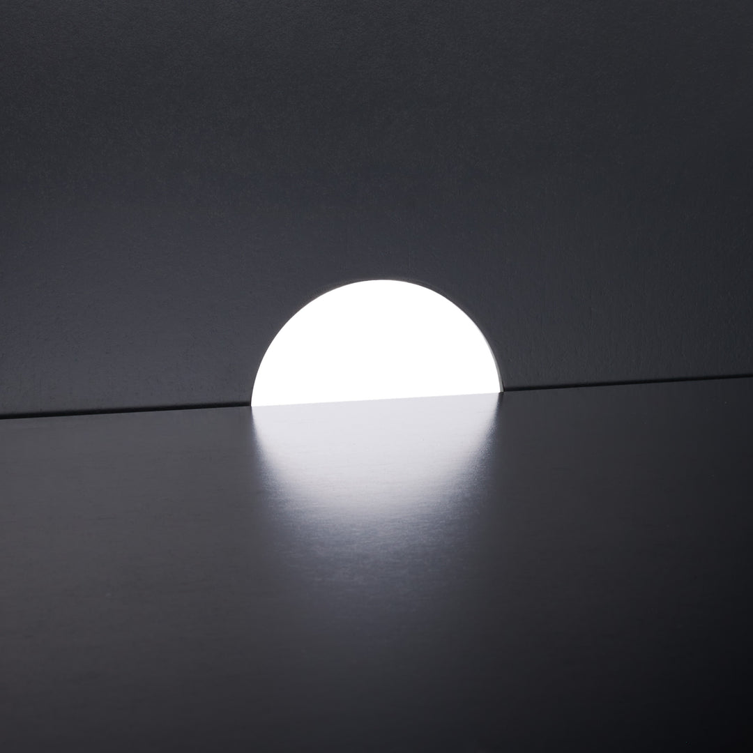 72"W x 19"D x 34"H / Black