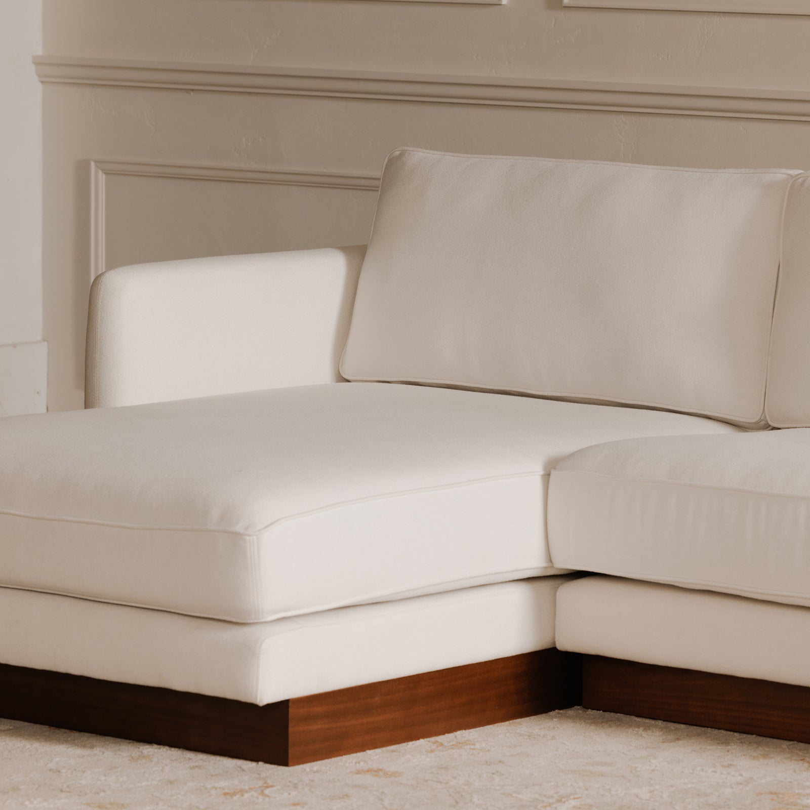 Moe's Home Collection - Vernon Right Sectional White - FO-1027-05-R-0 | American Home Furniture