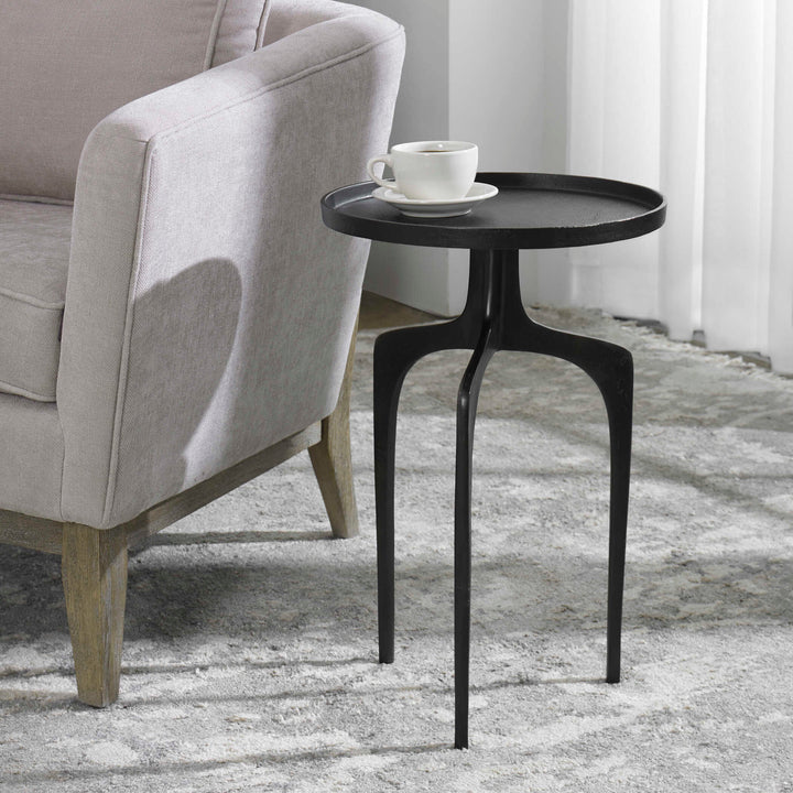 Henry Accent Table