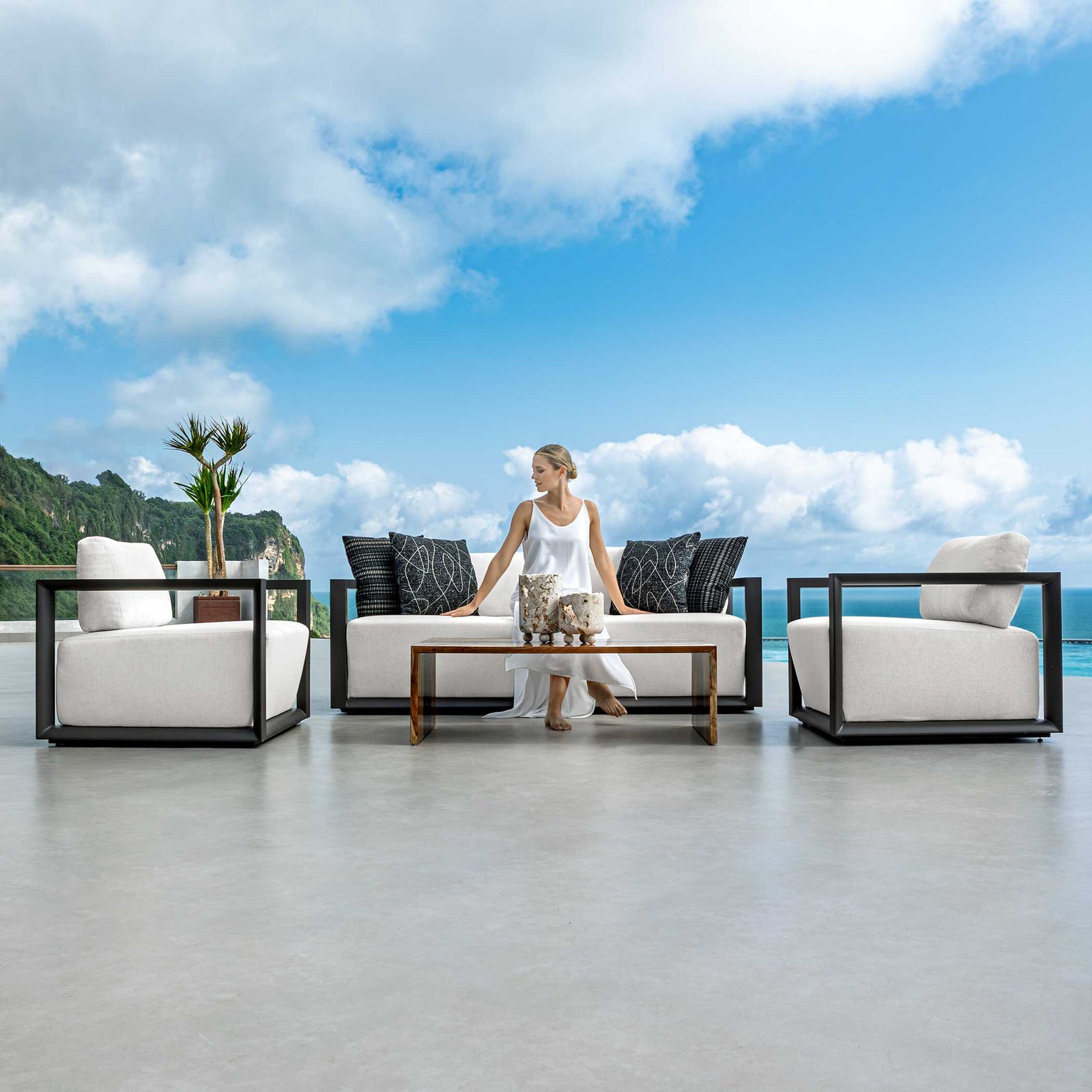 Remsen Black/Oyster Outdoor Lounge Chair