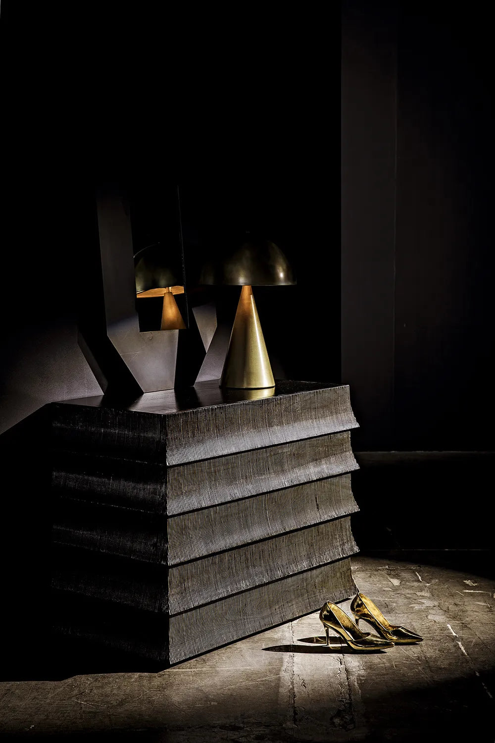 American Home Furniture | Noir - Skuba Table Lamp, Metal with Brass Finish