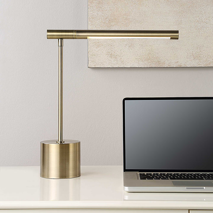 Axel Desk Lamp