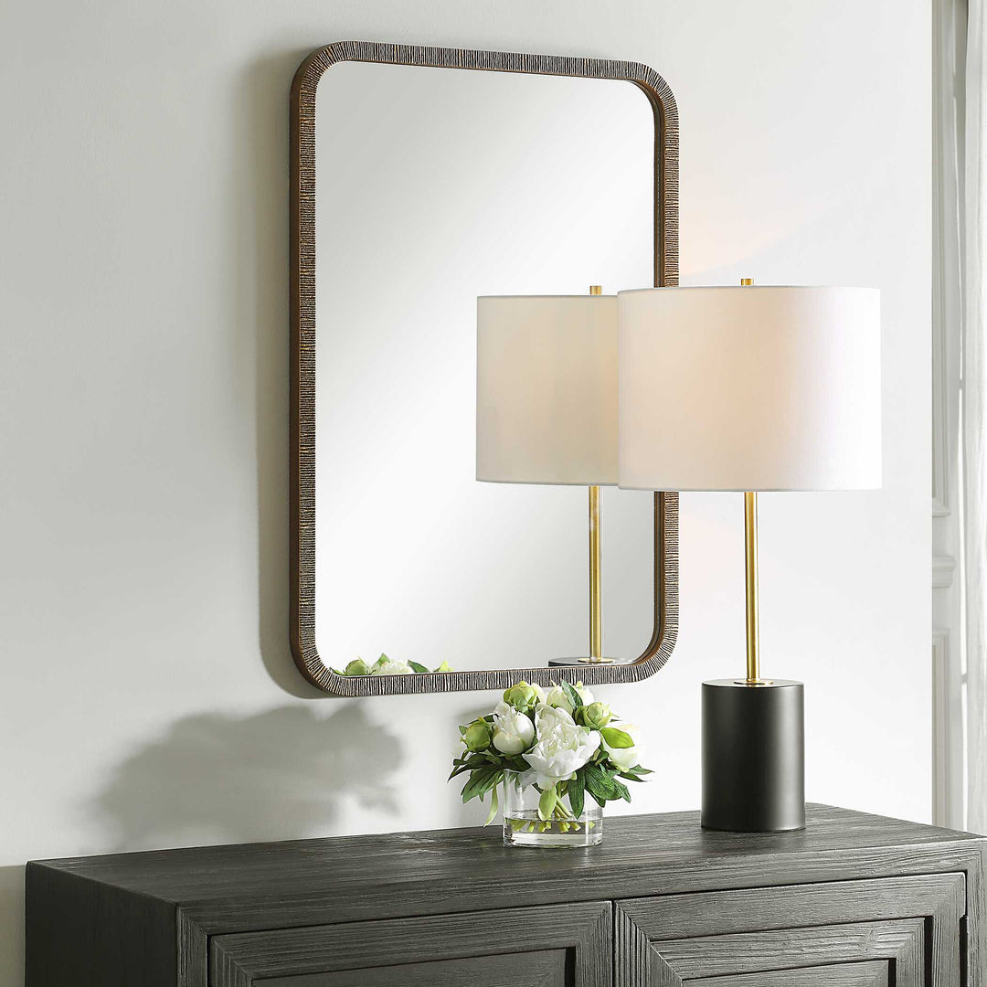 Delilah Mirror