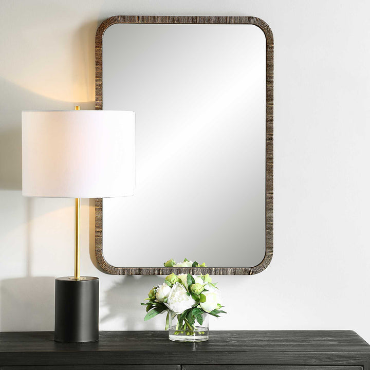 Delilah Mirror