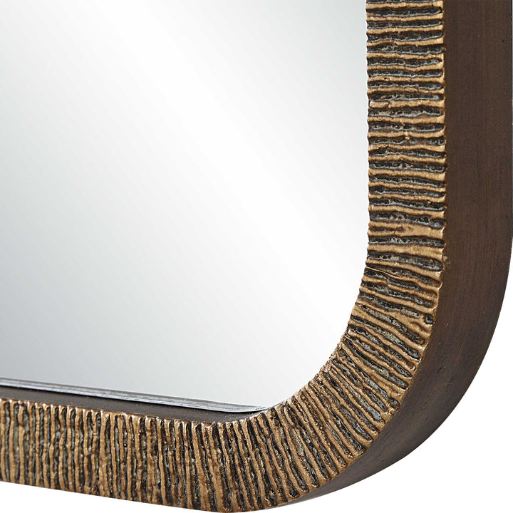Delilah Mirror